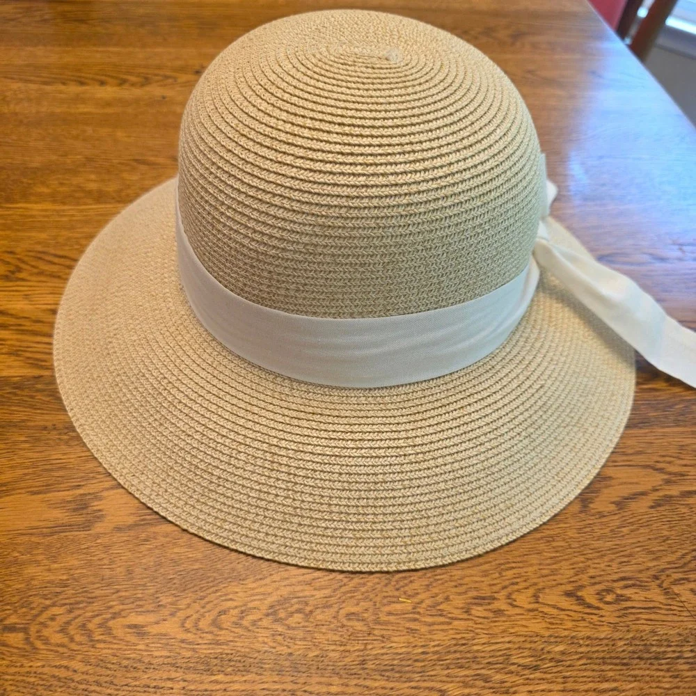 Furtalk Womens M/L Woven Straw Wide Brim Sun Hat White Ribbon Adjustable Strap